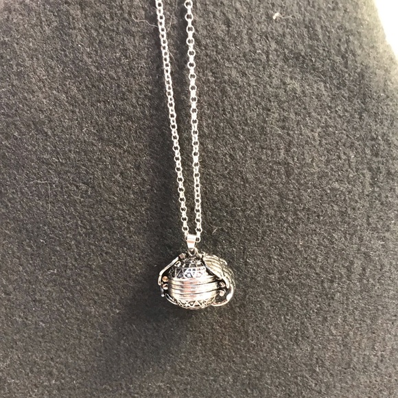 Angel wings expandable photo locket - Picture 6 of 6